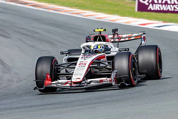 Câmara driving the 2025 Haas VF-25 during the August TPC test at Portimão